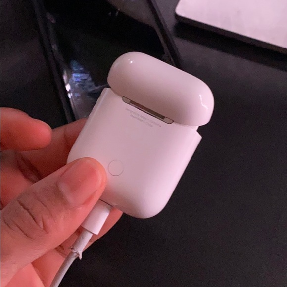 Generation one AirPods - Picture 3 of 3